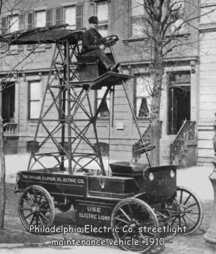 wagon - The Piu Luwa Electric Co Use Electric Light Philadelphia Electric Co. streetlight maintenance vehicle, 1910