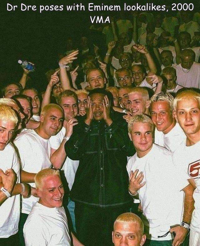 fun randoms - cool stuff - dr dre and slim shady - Dr Dre poses with Eminem looka, 2000 Vma