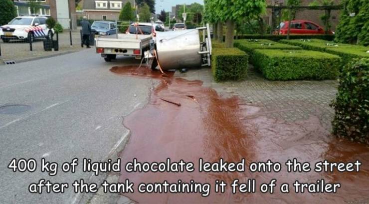 cool and interesting random pics -  Giornata - 400 kg of liquid chocolate leaked onto the street after the tank containing it fell of a trailer