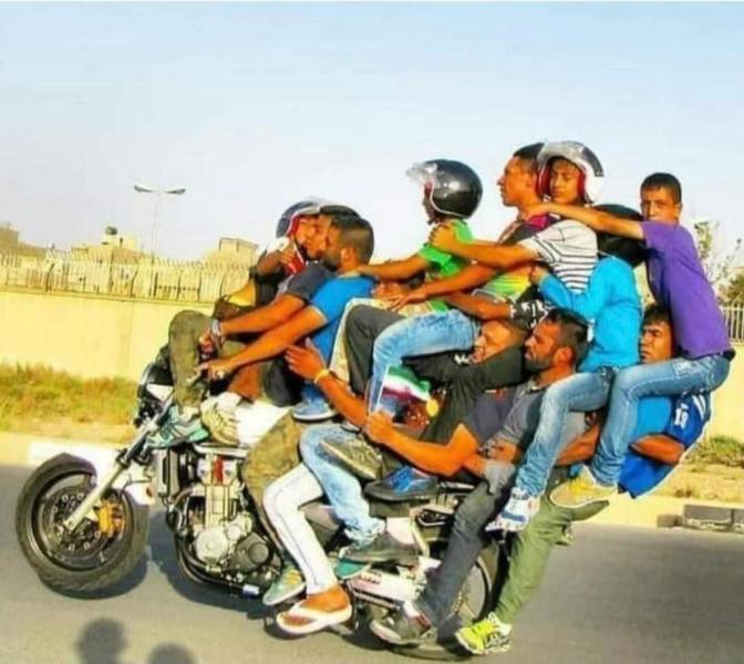 funny photos - 6 people on one motorcycle