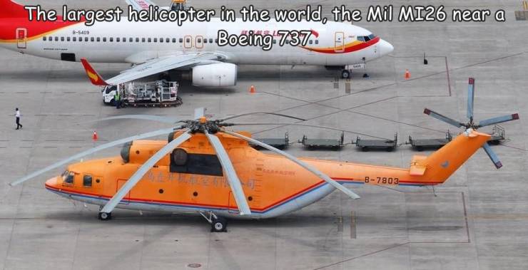 random pics - mil mi 26 - The largest helicopter in the world, the Mil MI26 near a Boeing 737 25401 87803
