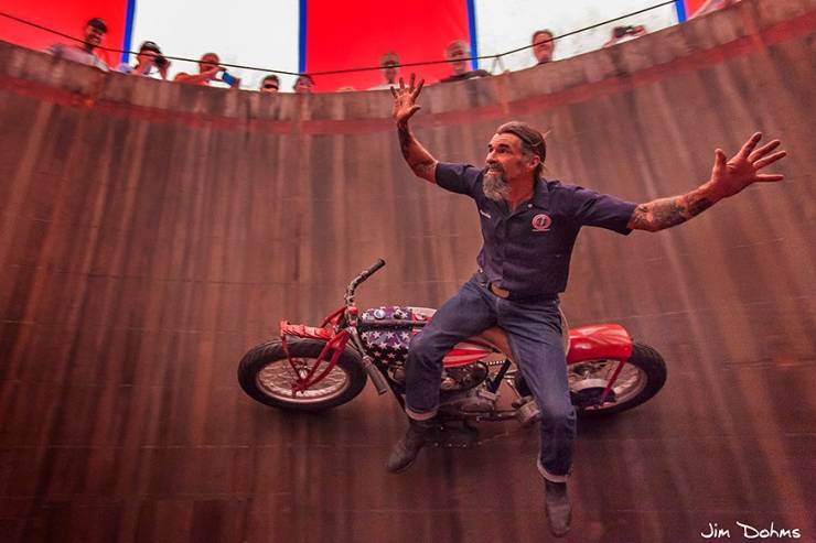 funny photos - wall of death motorcycle