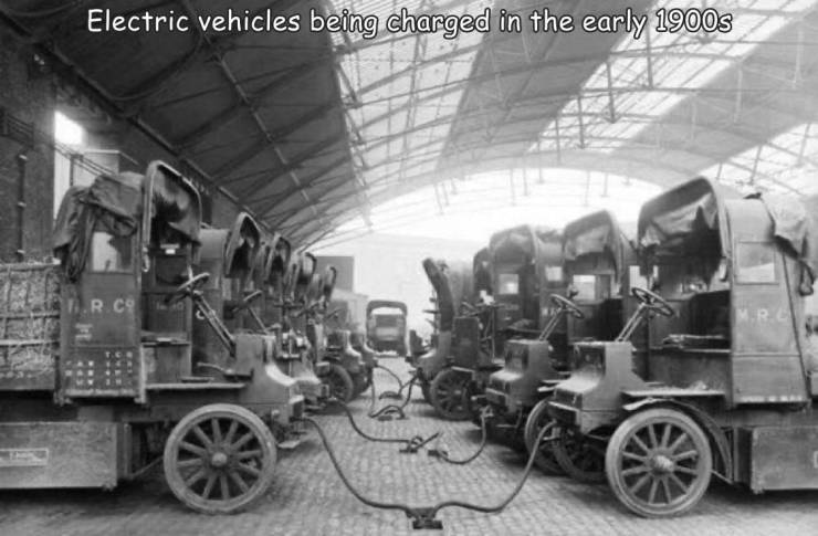 funny photos - electric cars being charged in 1907 - Electric vehicles being charged in the early 1900s D.R.Co Mrl a