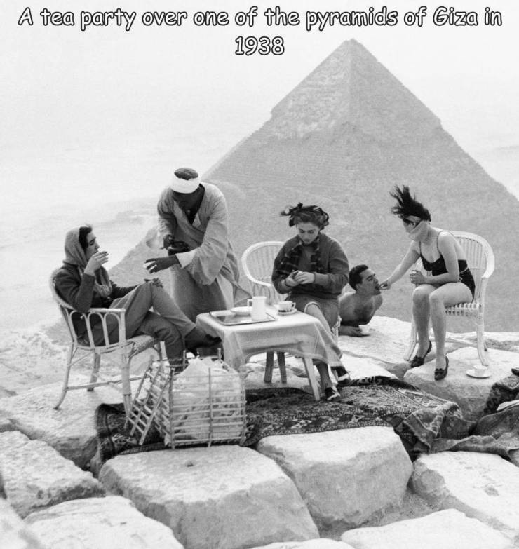 fun randoms - cool pics - mummy seller - A tea party over one of the pyramids of Giza in 1938