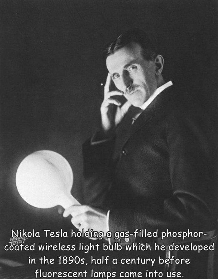 fun randoms - cool pics - nikola tesla - Nikola Tesla holding a gasfilled phosphor coated wireless light bulb which he developed in the 1890s, half a century before fluorescent lamps came into use. a