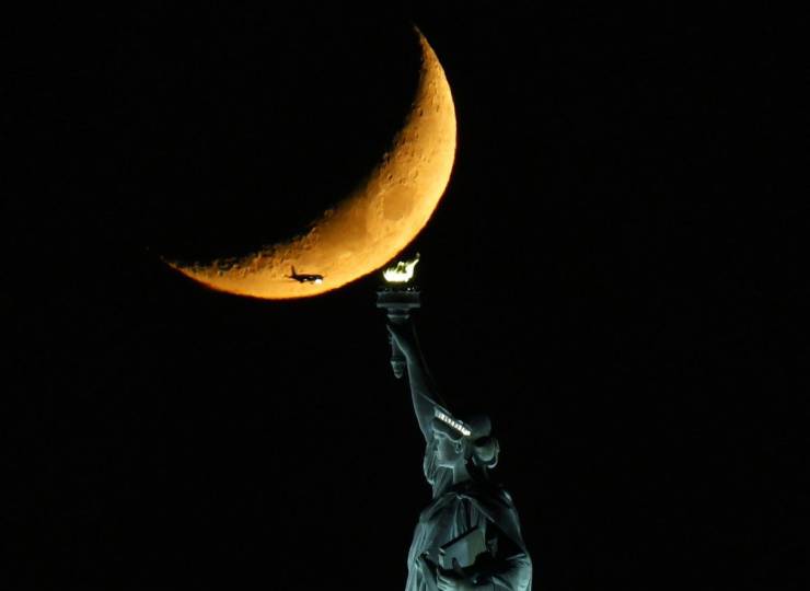 cool photos - fun pics - crescent moon