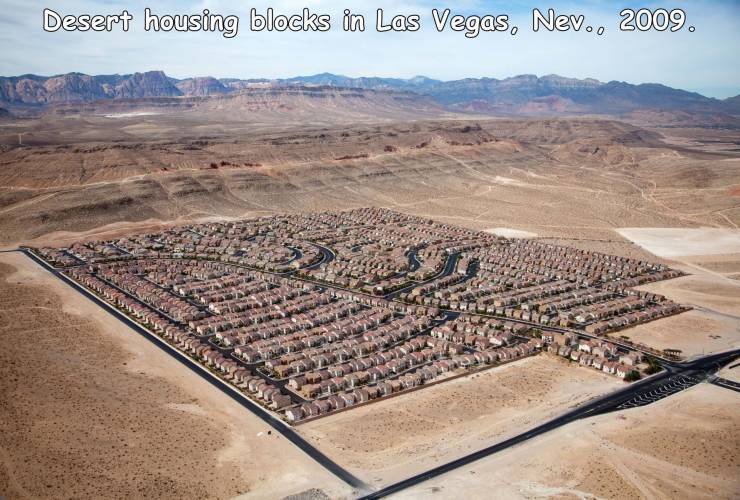 cool random pics - las vegas desert - Desert housing blocks in Las Vegas, Nev., 2009.