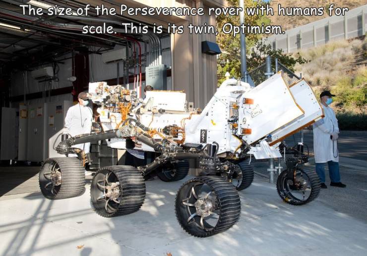 fun randoms - funny photos - perseverance rover - The size of the Perseverance rover with humans for scale. This is its twin, Optimism.