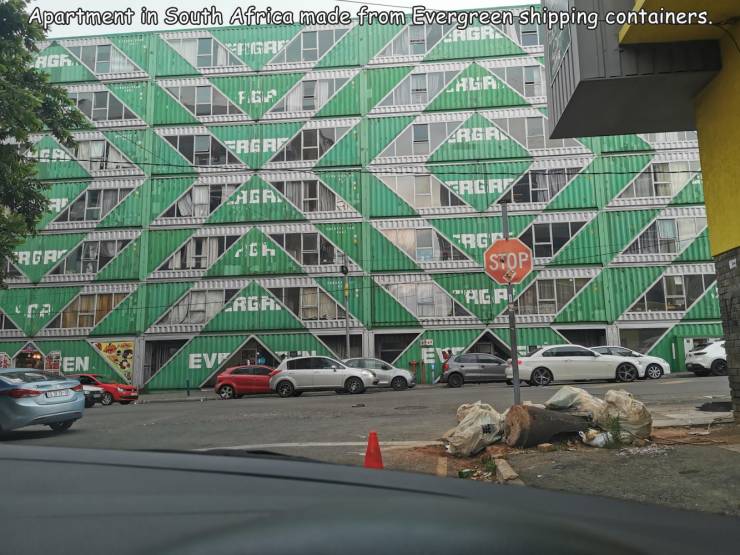 fun randoms - funny photos - architecture - Apartment in South Africa made from Evergreen shipping containers. Argr Gre Saga Laga F.Ee Agan Rere Agan Yrere Rga Xrcp Avah Stop Lagan Shga En Ev El