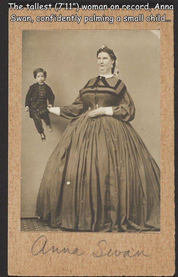 anna haining swan - The tallest 7'11" womanonrecord, Anna Swan, confidently palming a small child.. a 1024 Anna Swan