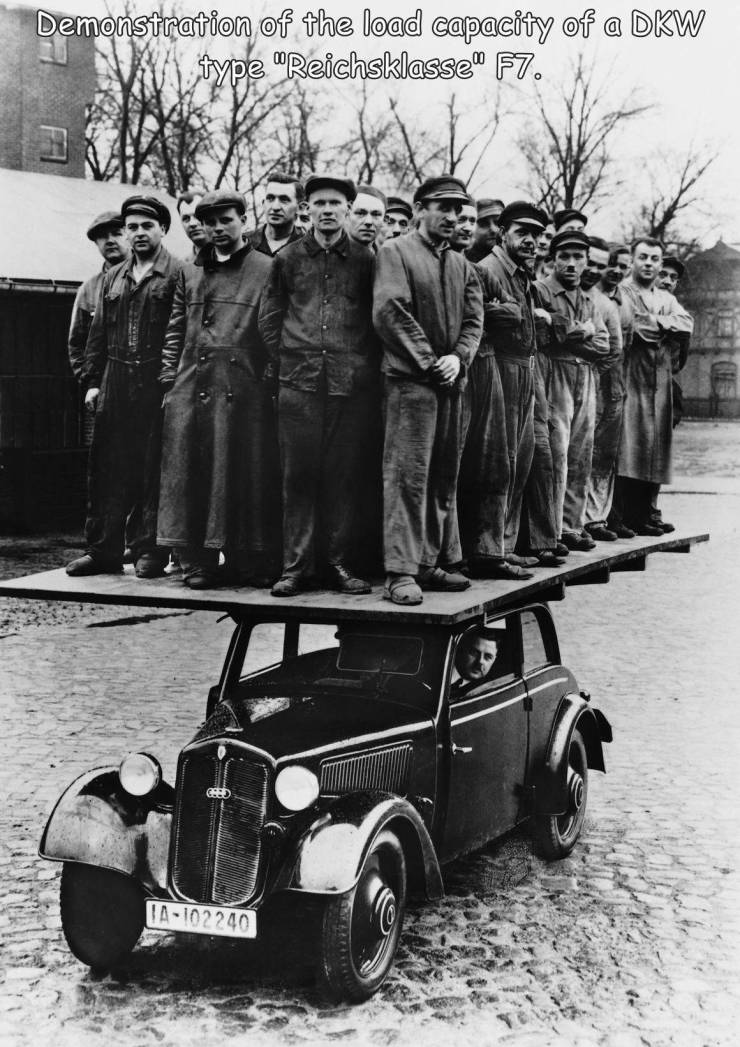 fun randoms - funny photos - Demonstration of the load capacity of a Dkw type "Reichsklasse" F7. Mint A102240