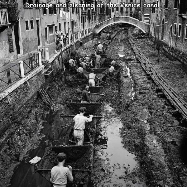 old venezia - Drainage and cleaning of the Venice canal.