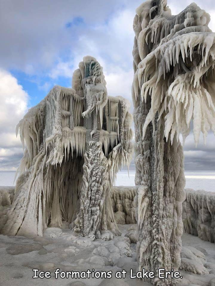 fun randoms - funny photos - lake erie ice storm - Ice formations at Lake Erie.