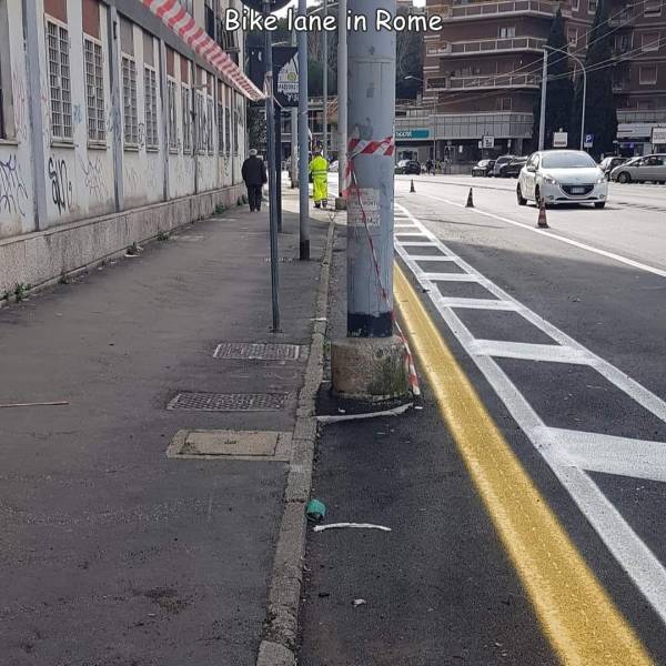 fun randoms - fascinating photos - lane - Bike lane in Rome nu