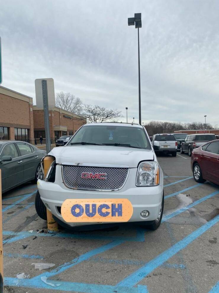 funny photos - road - Gmc Ouch