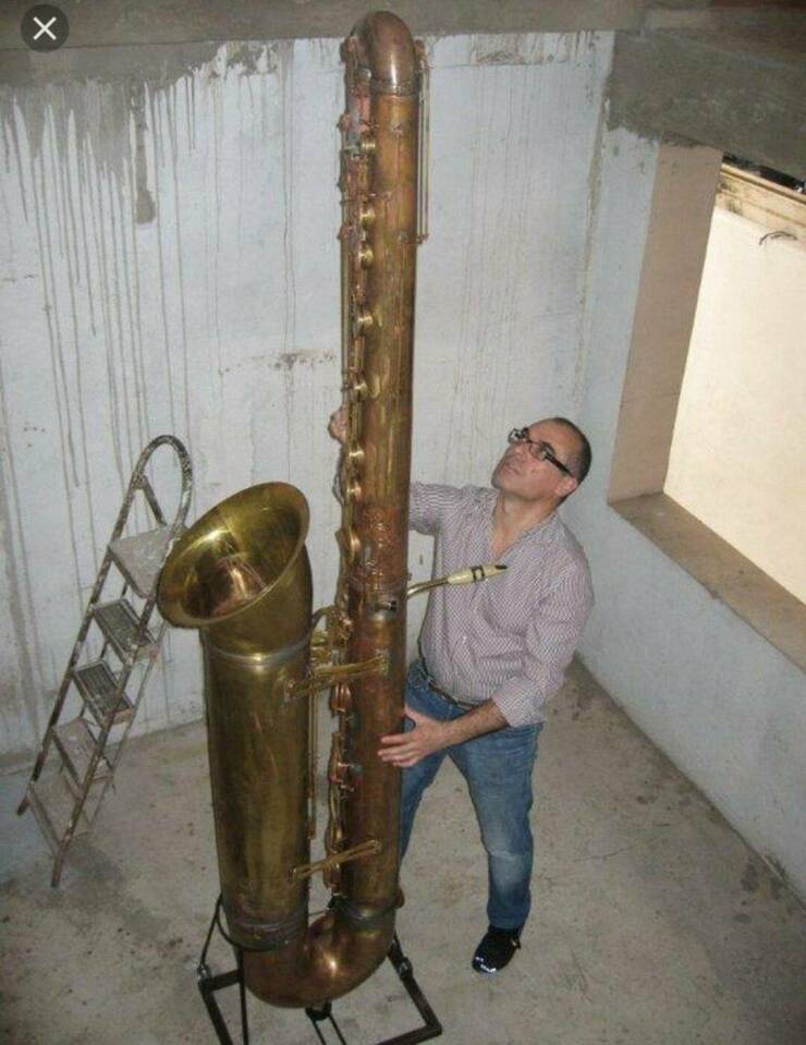 random pics - biggest saxophone - X D