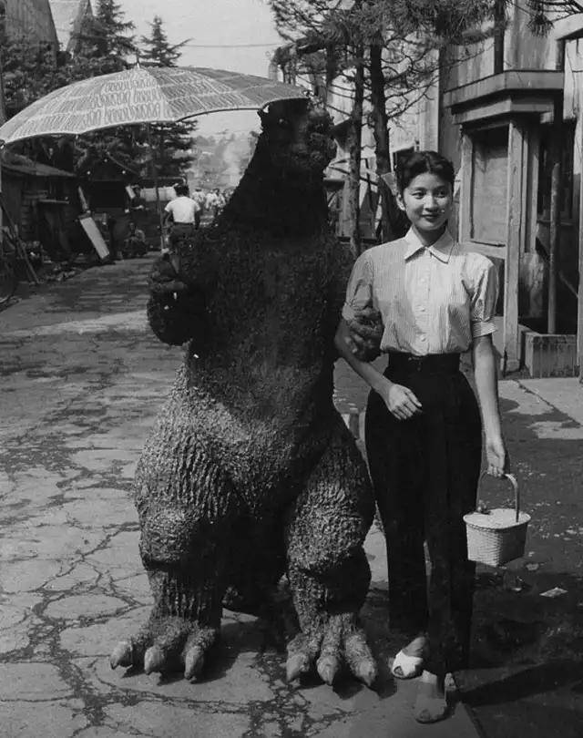 random pics - godzilla 1954 momoko kōchi - Errskoning Dres