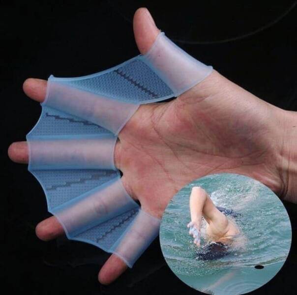 Random Pictures and Images - hand fins swimming