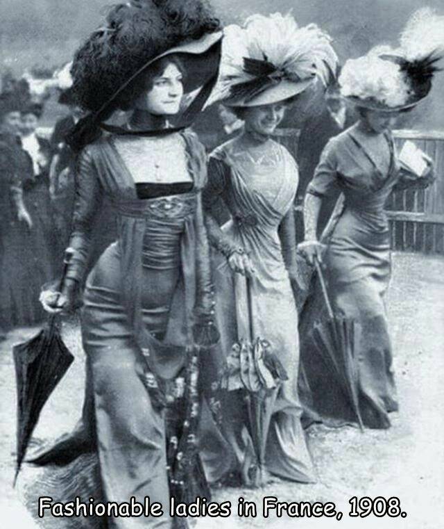 Random Pictures and Images - bawdy house - Fashionable ladies in France, 1908.