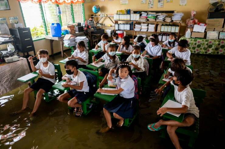 daily dose of randoms - pampanga flooded classroom