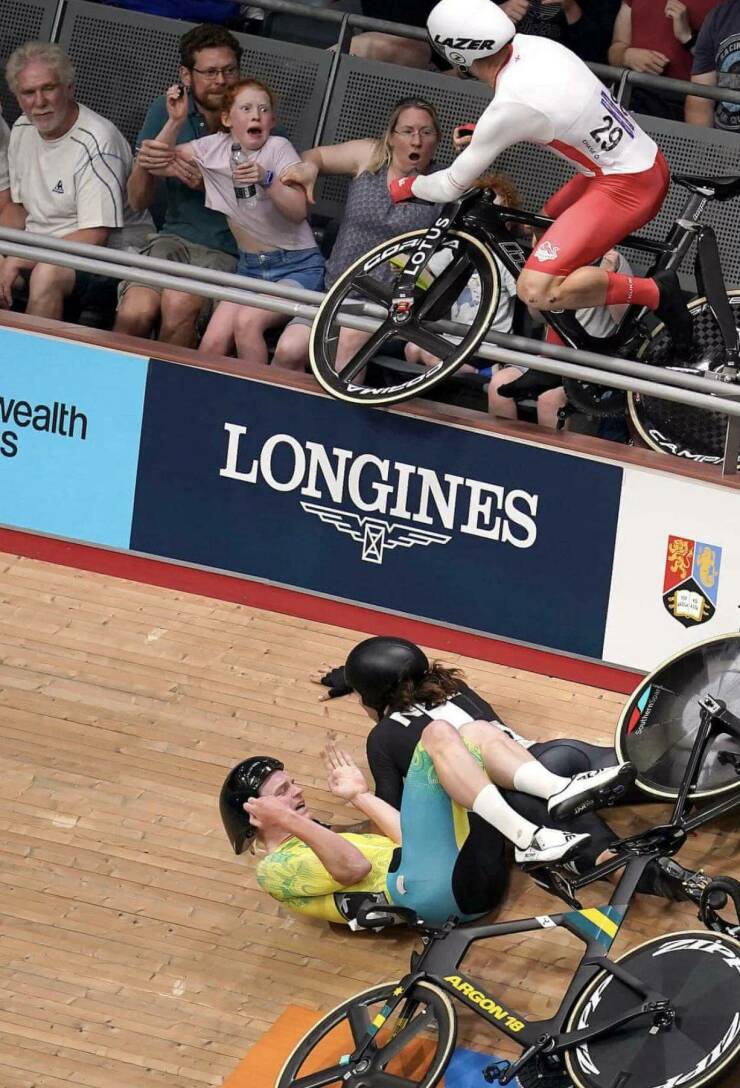 cool pics - commonwealth games cycling crash - vealth S Azer Longines Argon 18 29