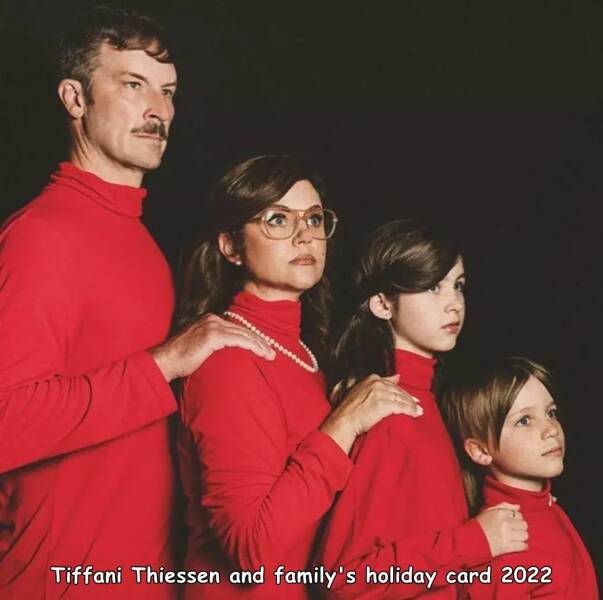 funny and cool pics - Tiffani Thiessen - Tiffani Thiessen and family's holiday card 2022