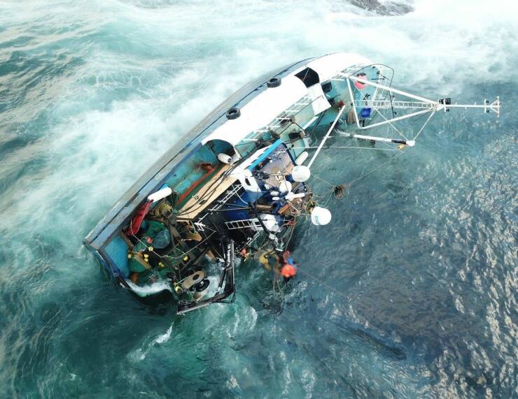 cool random photos - fishing boat aground fraserburgh - 25