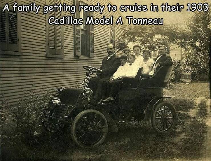 cool random pics - car - A family getting ready to cruise in their 1903 Cadillac Model A Tonneau 17, 1
