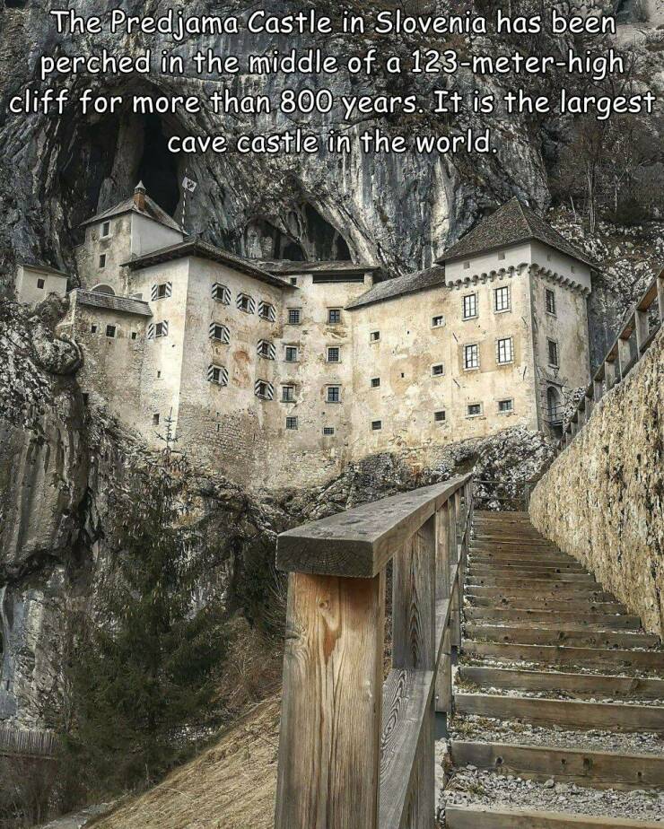 monday morning randomness - predjama castle - The Predjama Castle in Slovenia has been perched in the middle of a 123meterhigh cliff for more than 800 years. It is the largest cave castle in the world. 26 Ti F Cromirzien