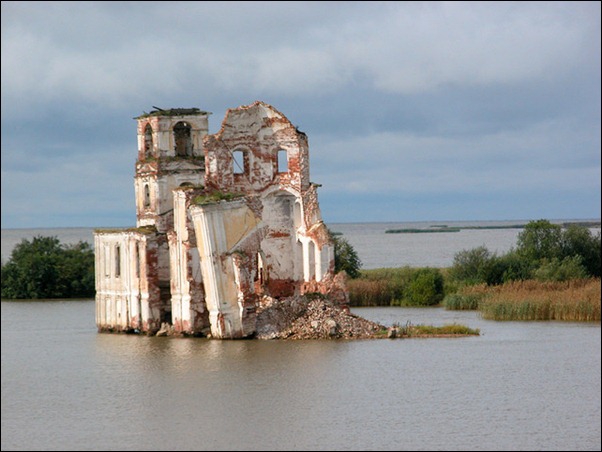 7 Amazing  Incredible Drowned Churches!!