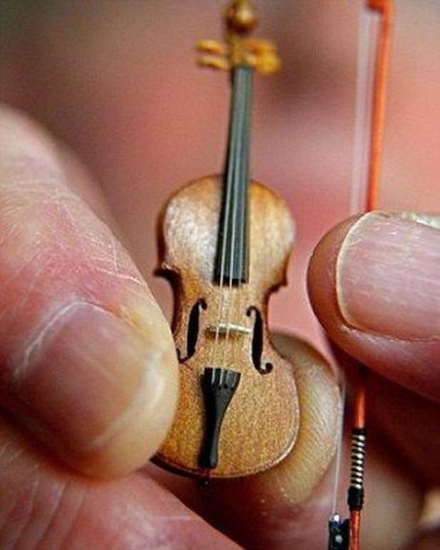 violin miniature