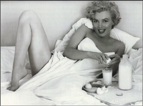 Marilyn Monroe was a sex symbol in the 1950s, and her candle never died. Even today, women try to emulate the beautiful actress, but hopefully they don't do porn like she did.