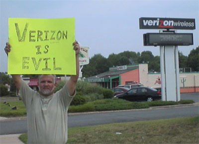 But woman doesn't use the internet feature ever! Verizon's response? Too bad so sad pay up. For 2 years every month her bill came to around 150. But Verizon says 2,888 MB were used prob streaming videos. No way, she standing her ground. 