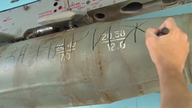 Russian ground crews are writing "For Paris" on bombs to be dropped in Syria, in a message of solidarity with the victims of last week's Paris attacks.