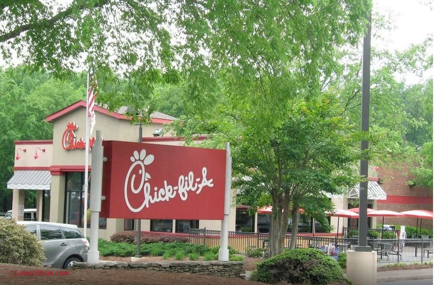 Last week, Chik-Fil-A opened their very first restaurant across the pond at The Oracle shopping center in Reading, England. On Friday, a mere 8 days after it opened , Chik-Fil-A announced that it would be closing.