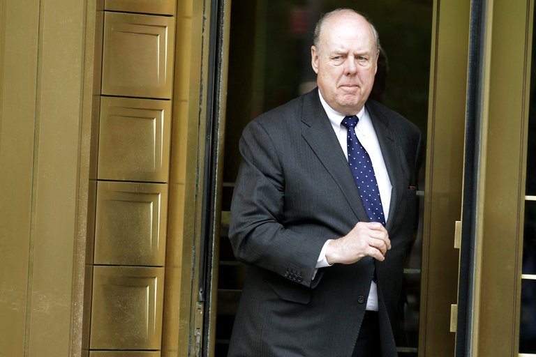 RUH ROH! Drumpf's lead lawyer trying to halt the Mueller investigation, John Dowd, just quit-fired himself this morning! So, Drumpf in his infinite wisdom replaces Dowd with Joe diGenova. Yeah that Joe, the guy on TV selling pillows.