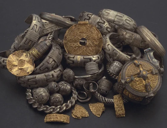 Viking jewelry was found in Grötlingbo Parish, Gotland, Sweden.