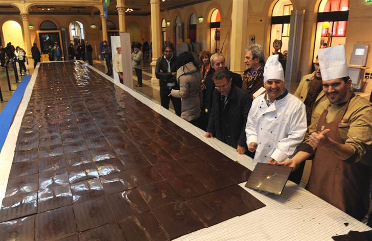 Longest chocolate bar 50 feet long 8 feet wide