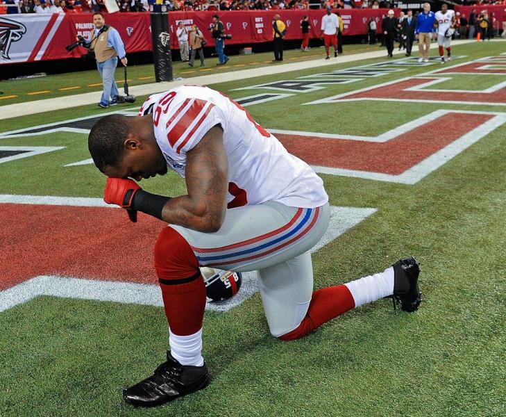 The NFL Honors The Victims Of The Sandy Hook Elementary School