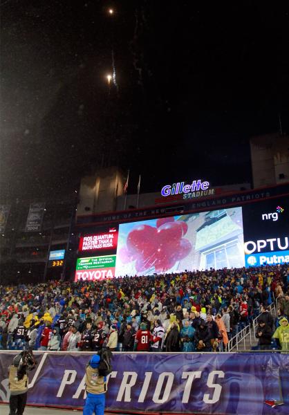 The NFL Honors The Victims Of The Sandy Hook Elementary School