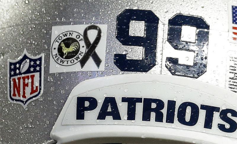 The NFL Honors The Victims Of The Sandy Hook Elementary School