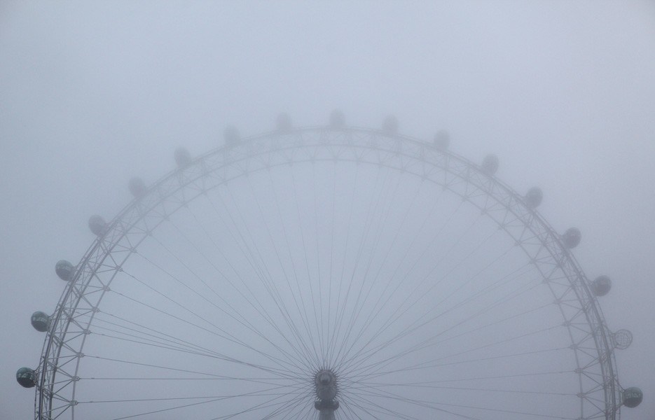 Fog obscures the London Eye