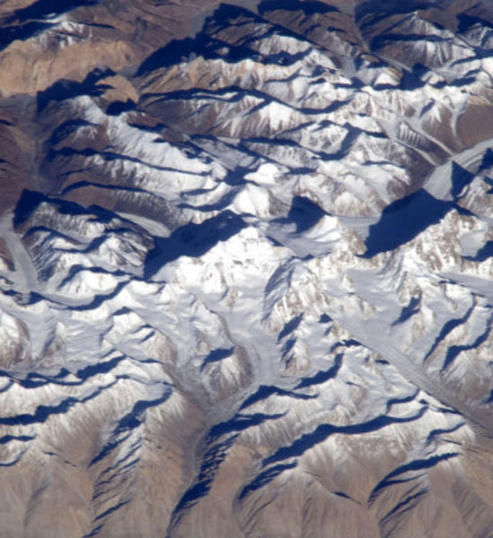 Although he believed it to be the Mt. Everest, NASA later retracted the claim. The photo actually portrays the Indian mountain Saser Muztagh.