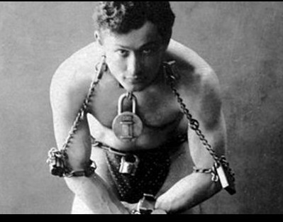 Before becoming the greatest magician, Harry Houdini ran away from home at the age of 12 and begged on the streets for coins.