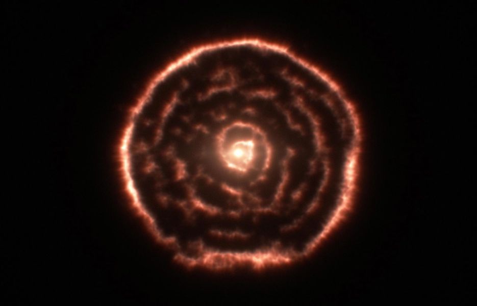 This photo of a dying red giant star depicted an unexpected spiral structure around its center.