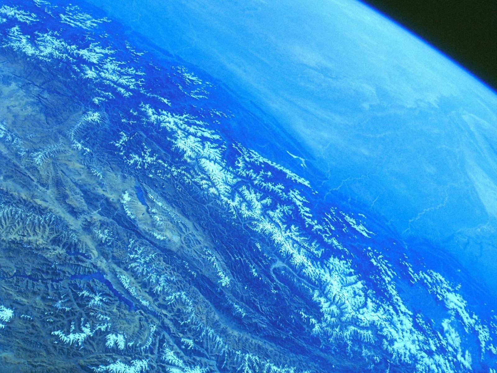 Поверхность океана составляет. Вид земли из космоса. Снимки планеты земля из космоса. Мировой океан из космоса. О земле и космосе.