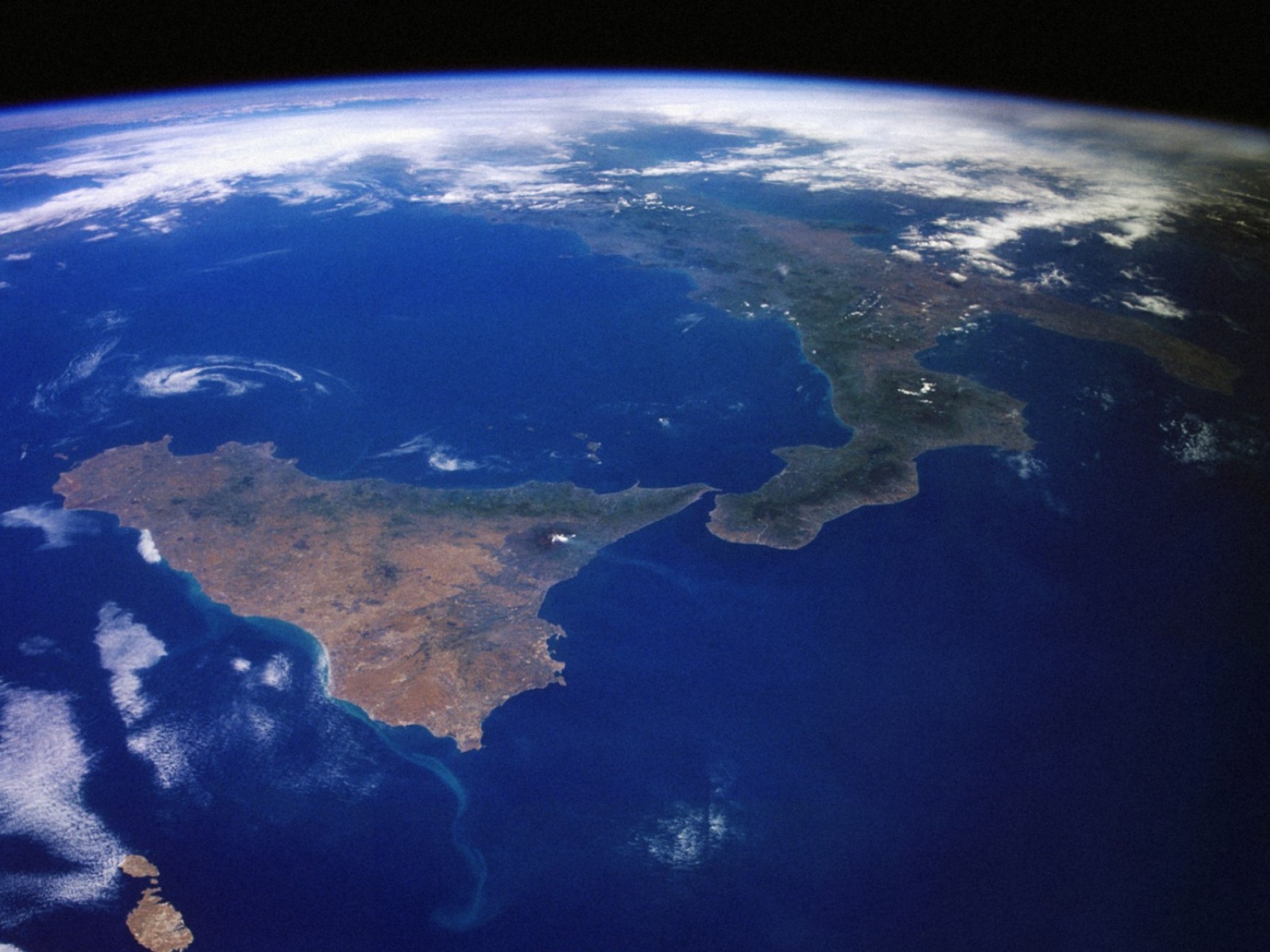 Земля пл. Вид земли с космоса. Океан вид из космоса. Океан со спутника. Мировой океан из космоса.