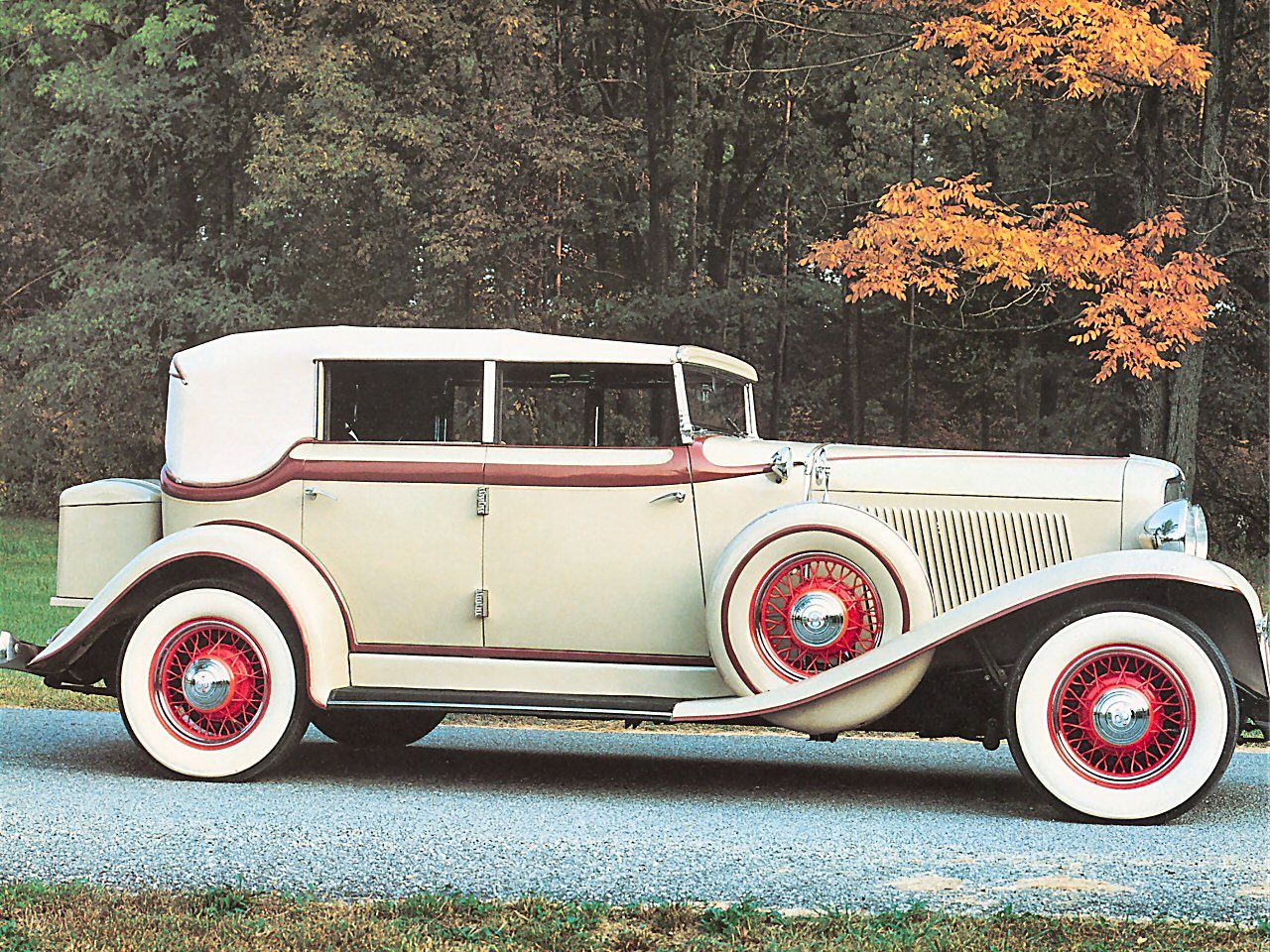 1930 Auburn Phaeton Sedan Cream Rt fsv