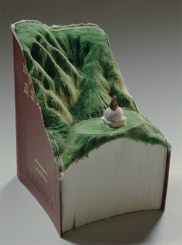 20 Amazing Book Sculptures