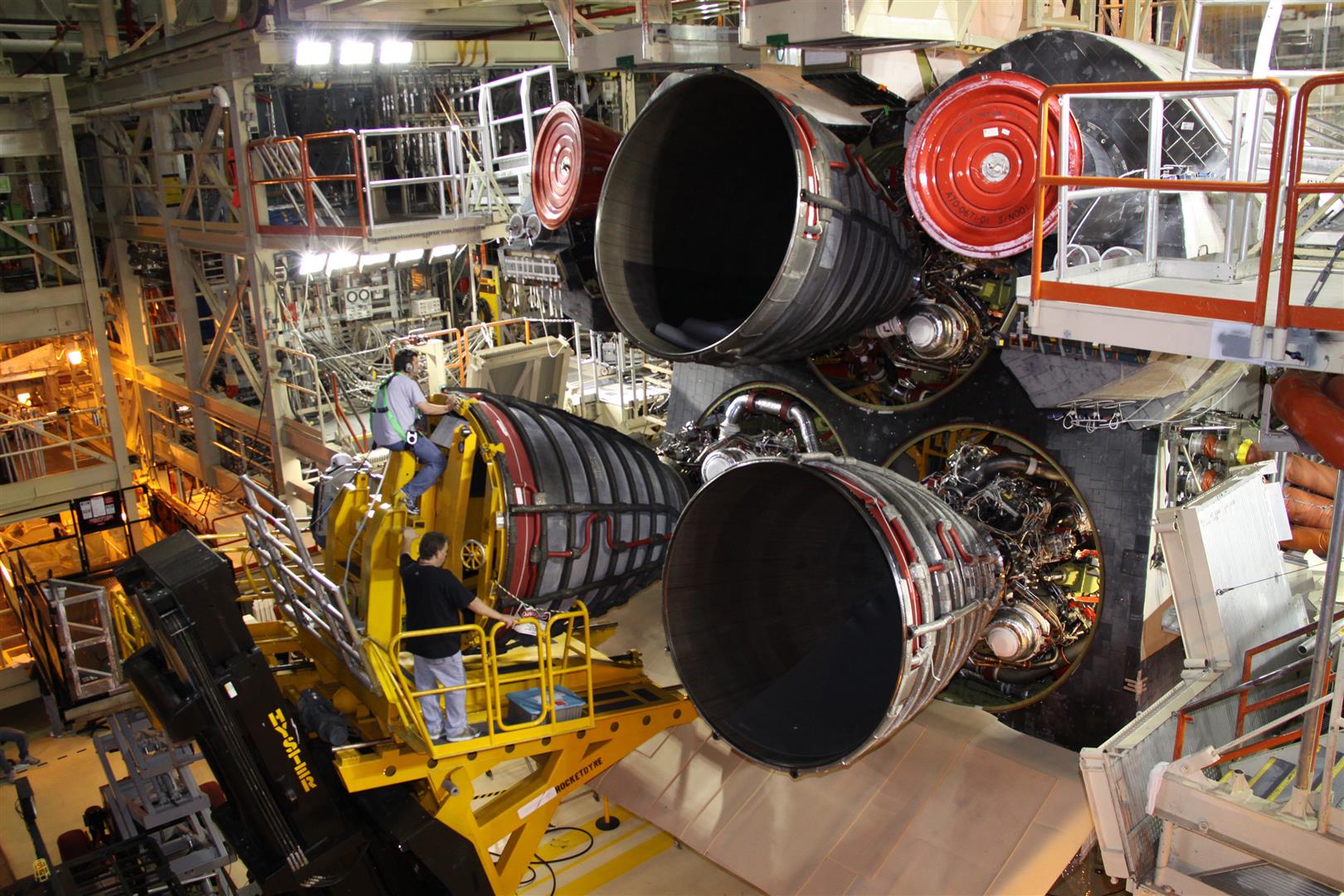 Discovery space shuttle main engine installation